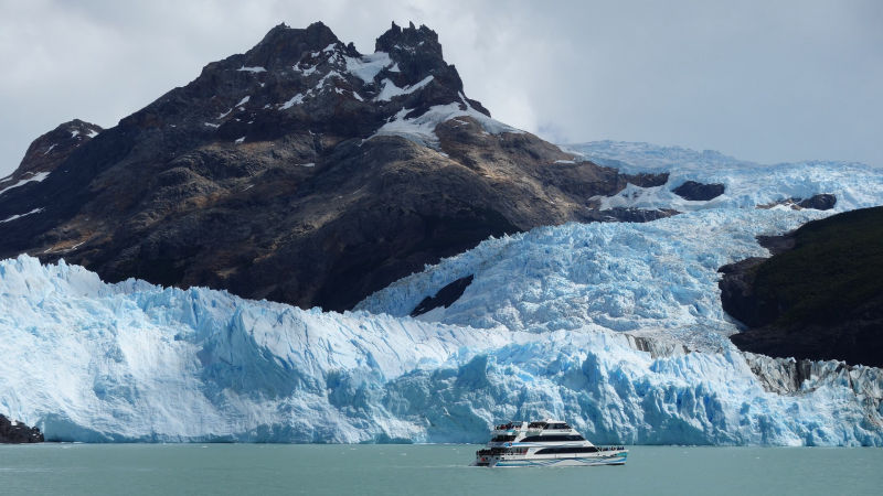 Boat tour on a glacier lake, Patagonia
